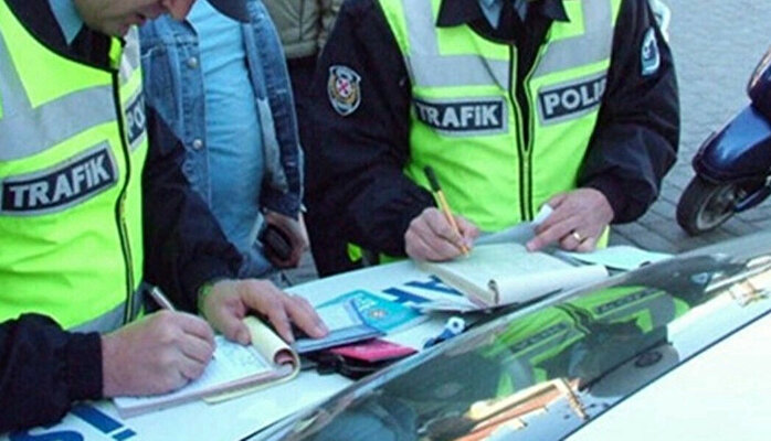 Trafik Ceza Puanlar Nereden Bak L R El Konulan Ehliyet Geri Nas L