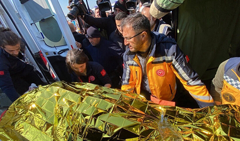 Hatay da depremin 296 saatinde iki kişi enkazdan sağ çıkarıldı