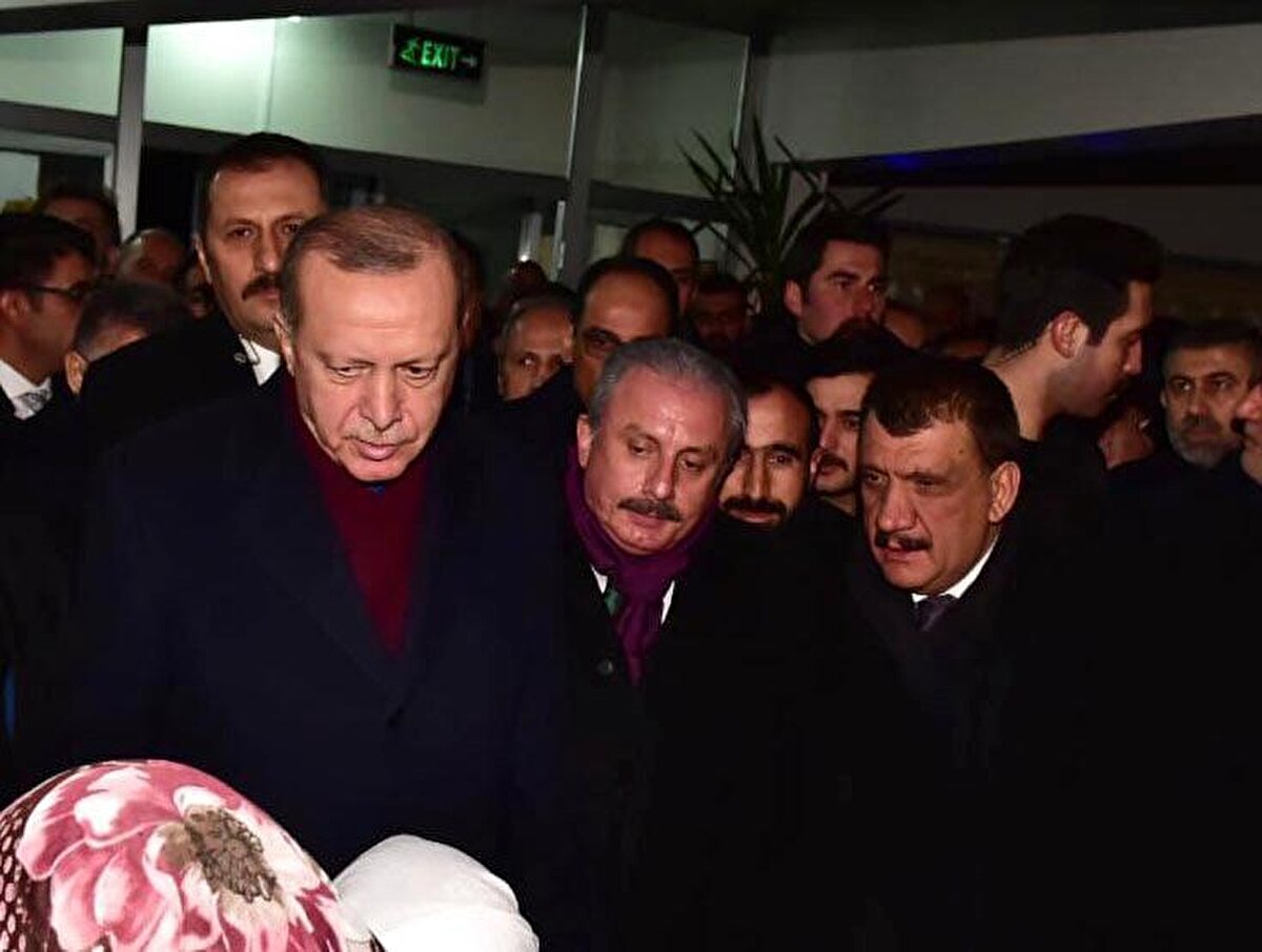 Cumhurbaşkanı Erdoğan, yarın Cezayir, Gambiya ve Senegal ziyaretlerine çıkacağını da anımsatarak bu ziyaret öncesinde deprem bölgesinde inceleme yaptıklarını söyledi. Erdoğan, Doğanyol ilçesinde Afet Yönetim Merkezi'nde de son çalışmalar hakkında yetkililerden bilgiler aldı.
