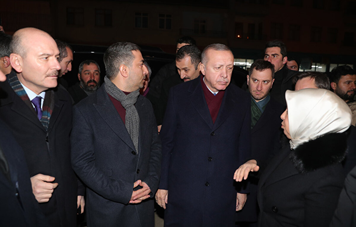 Kalıcı konutlarına kavuşturmanın yanında buralarda özellikle kendi hayvanları var, ahırları var. Bütün projeleri, çalışmaları Çevre ve Şehircilik Bakanlığı yapacak. Bu yatırımları kısa zamanda bitirerek sahiplerine teslim edeceğiz."
