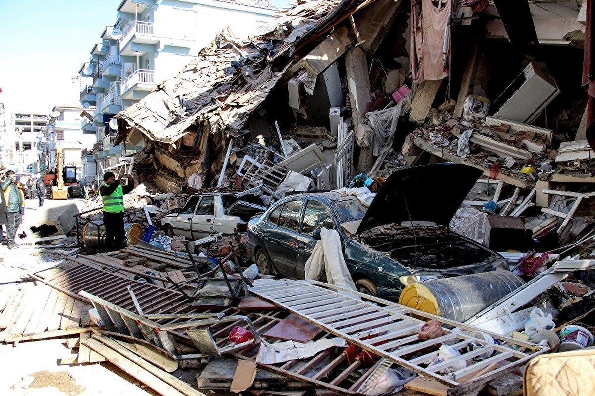 Afet Ve Acil Durum Yönetimi Başkanlığı Elazığ ve Malatya’da hayatını kaybeden kişi sayısının 21 ‘e yükseldiğini yaralı sayısının ise bin 30’a yükseldiğini açıkladı.