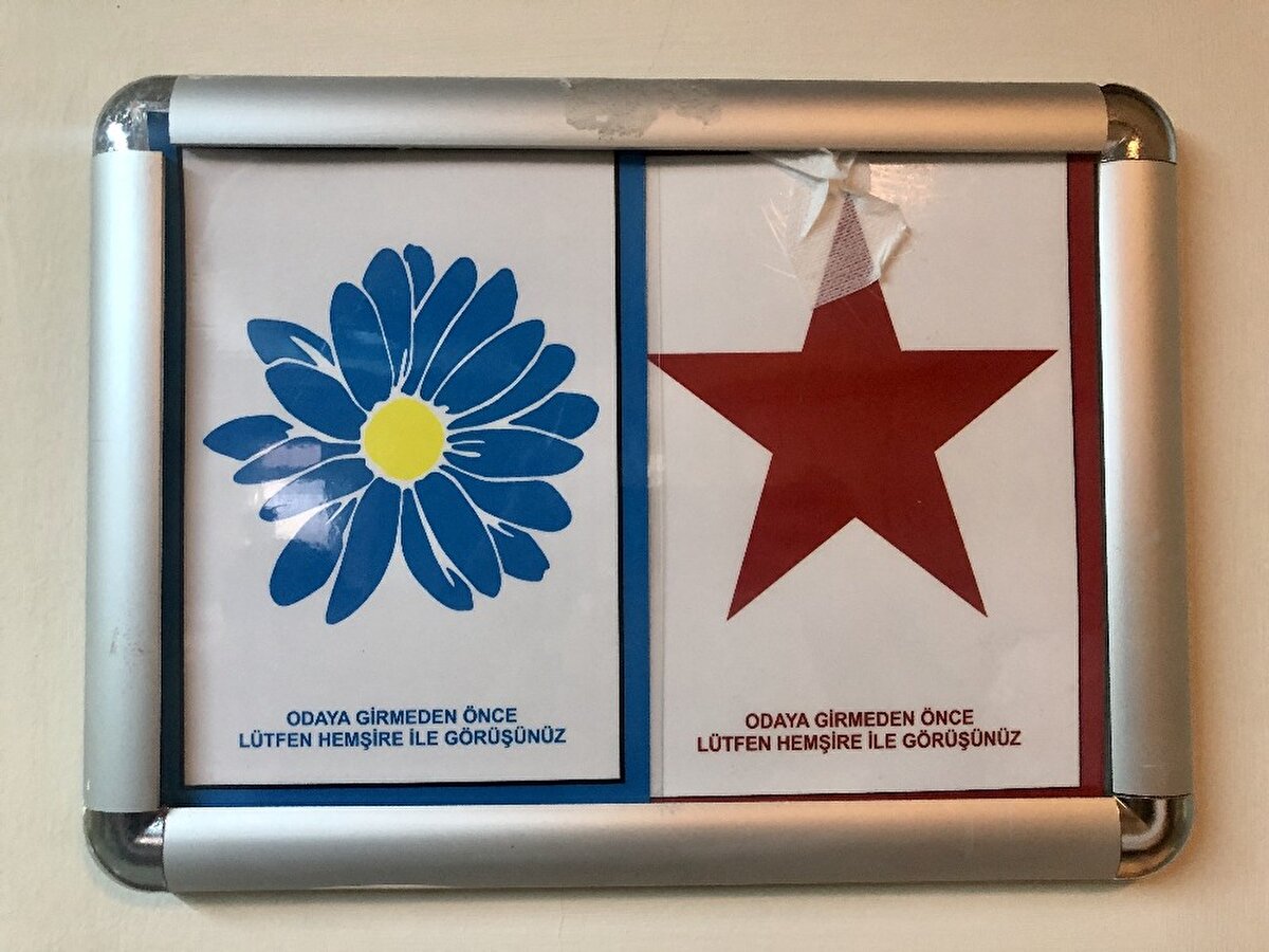 Korona virüsüne karşı oluşturulan izolasyon odalarından biri de Ankara Eğitim ve Araştırma Hastanesi’nde yer alıyor. Grip, üst solunum yolu hastalıkları, influenza, domuz gribi, korona virüsü gibi bulaşıcı hastalığı olan kişiler, bu odalarda tedavi altına alınıyor. Sadece sağlık personelinin şifreyle girebildiği odalarda; bulaşın engellenmesi için uygulanan negatif basınç ile solunum izolasyonu sağlanıyor. Alınabilecek tedbirlerle hastalıklarla savaşmak ise mümkün. Uzmanlar özellikle el hijyeni konusunda vatandaşları uyarıyor.

