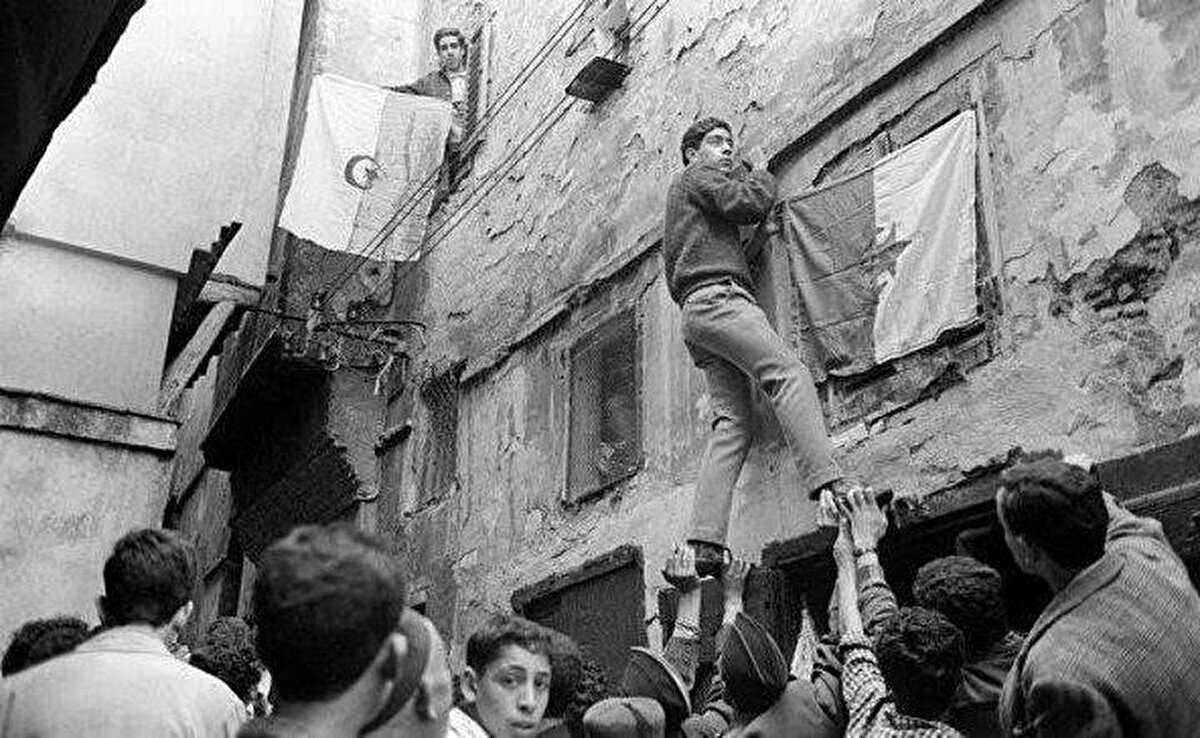 1 Kasım 1954’te Cezayir Ulusal Kurtuluş Cephesi’nin başlattığı ayaklanma Cezayir Bağımsızlık Savaşı’nın dönüm noktası oldu.