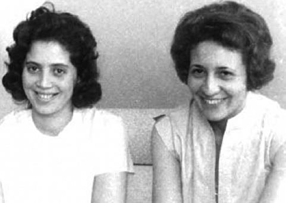 Cezayir’deki Fransız okullarında sabah içtimasında “Annemiz Fransa” marşı okunurdu. Sadece Cemile “Annemiz Cezayir” diye bağırırdı.