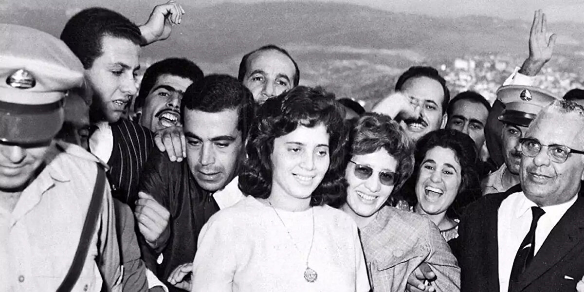 Fakat avukatının ve bazı grupların çabaları sonucunda, Fransız hükumeti içeride ve dışarıda Buhayrad lehine oluşan havayı görmezden gelemedi. Buhayrad’ın idam cezasını uygulamaya koymadı.