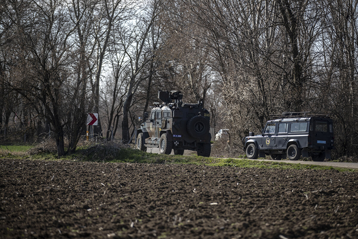 Tam donanımlı bin özel harekat polisi, bölgede görev yapmak üzere kente geldi. 