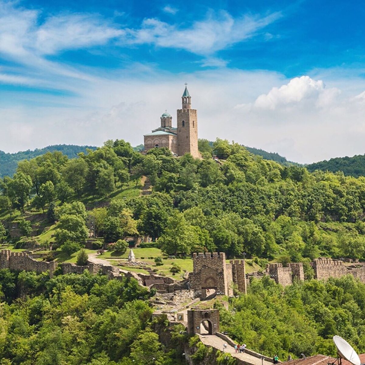 📍Arkeoloji Müzesi: Bu müzede antik çağlardan 14. yüzyıla kadar birçok tarihi eseri görmek mümkün.