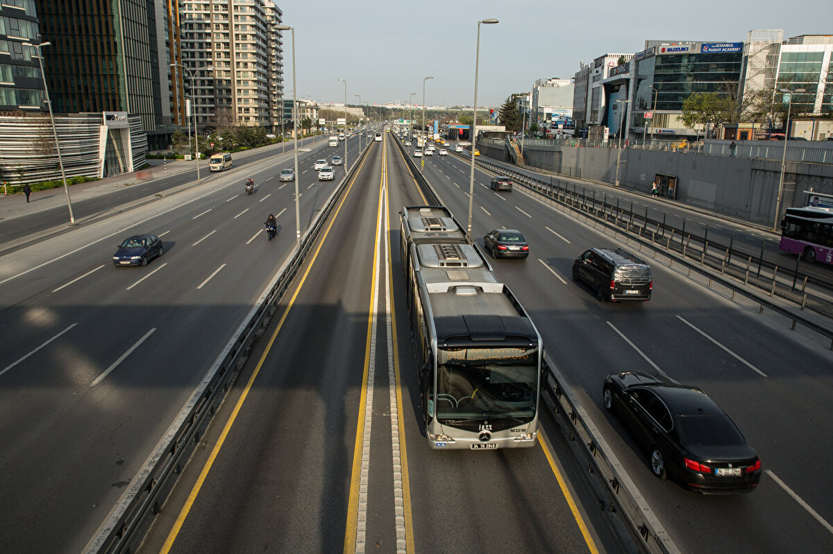 İşte sokağa çıkma yasağından sonra İstanbul trafiğinden görüntüler...