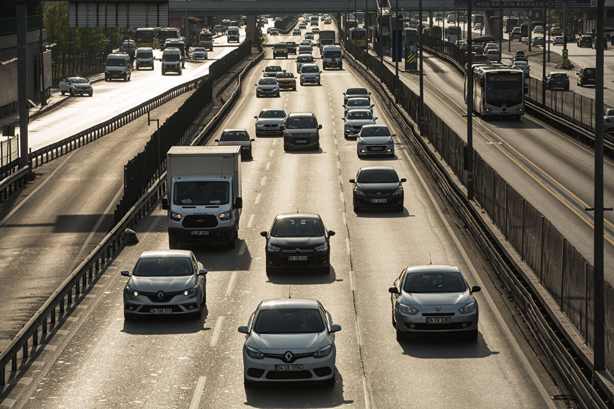 İşte sokağa çıkma yasağından sonra İstanbul trafiğinden görüntüler...