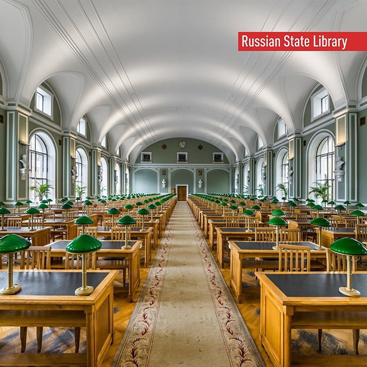 🇷🇺 Russian State Library: İlk olarak 1862 yılında Rumyantsev Müzesi olarak kurulan Rusya Devlet Kütüphanesi 17 buçuk milyonu aşkın kitaba sahip. Bina girişindeki Dostoyevski heykeli, Moskova'nın kuruluşunun 850. yılında ünlü heykeltıraş Alexander Rukavishnikov tarafından yapılmış. Kütüphanede 43 milyonun üzerinde kayıt bulunuyor.⠀