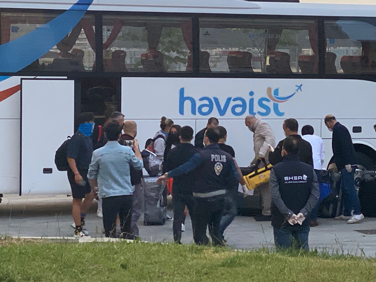  5 otobüs ve yaklaşık 113 yolcunun bulunduğu ekibe polis araçları eşlik etti. 