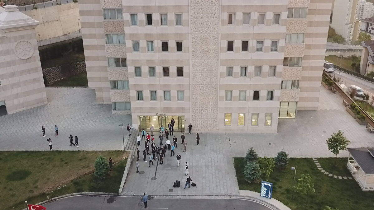 Ekibin yurda yerleştirilmesi havadan görüntülendi.