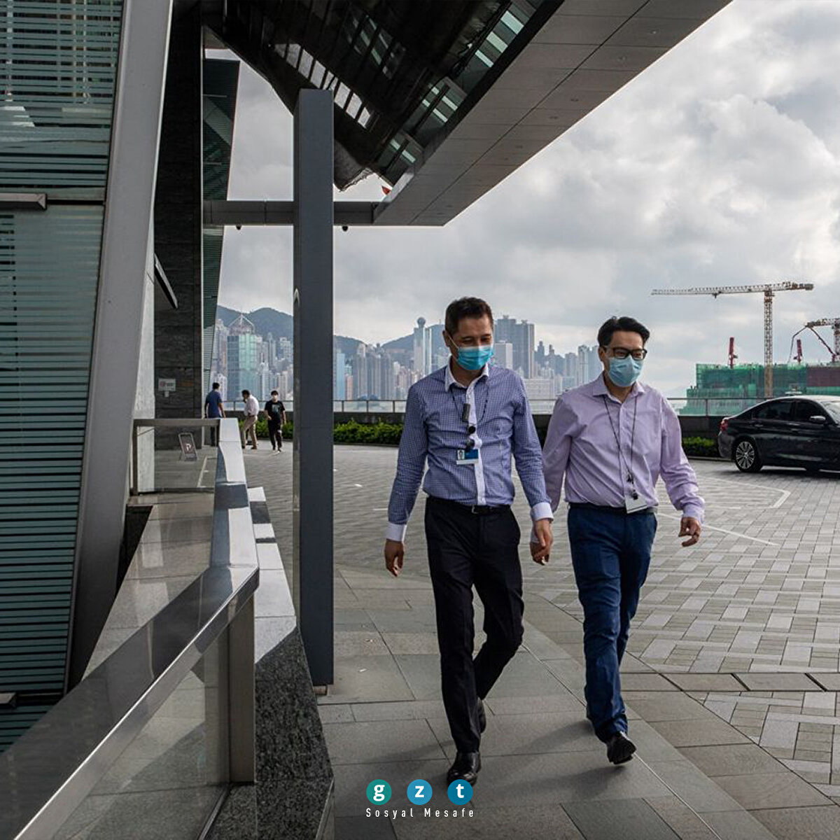 Çalışanlar, “saygılı mesafe çerçevesinde” iş arkadaşlarıyla iletişim kurmaktan memnun olduklarını ifade etti