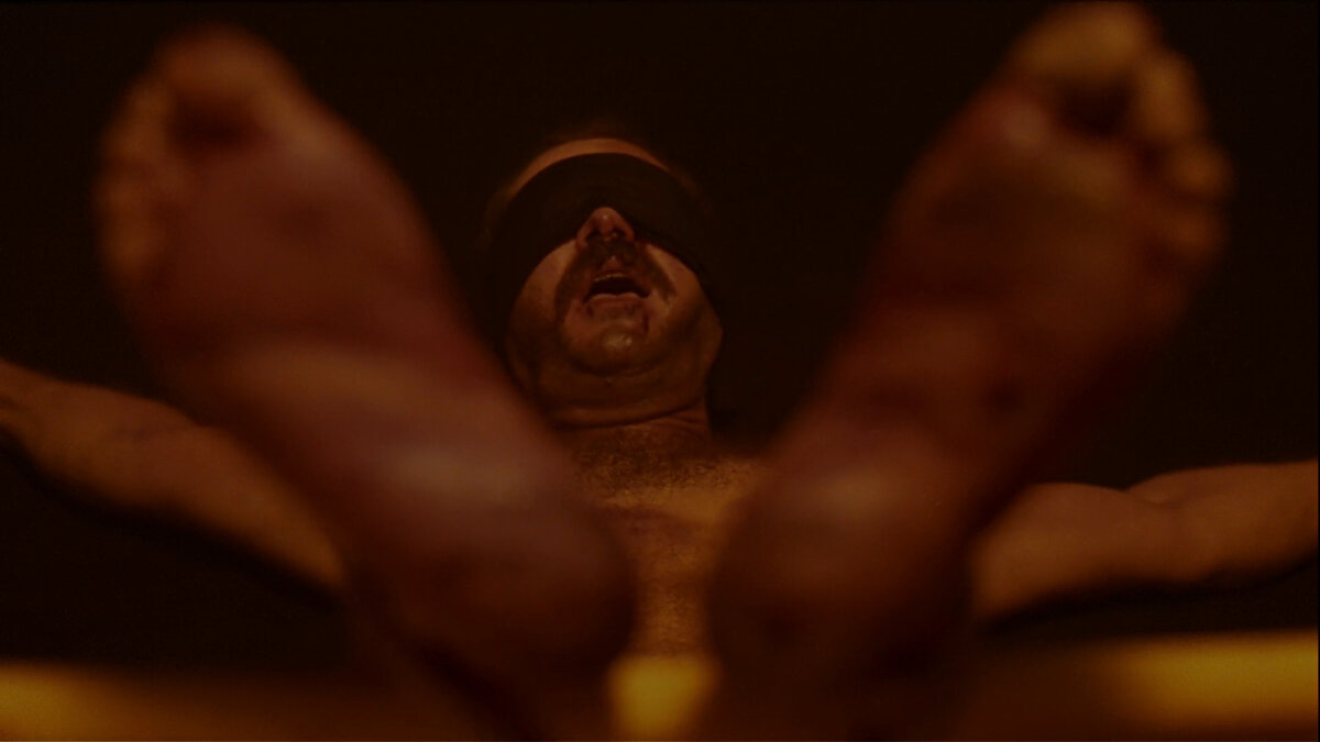 Darbe Sadık’a ölen bir eş, bir bebek ve işkencelerle geçen bir hapis dönemi getirir.