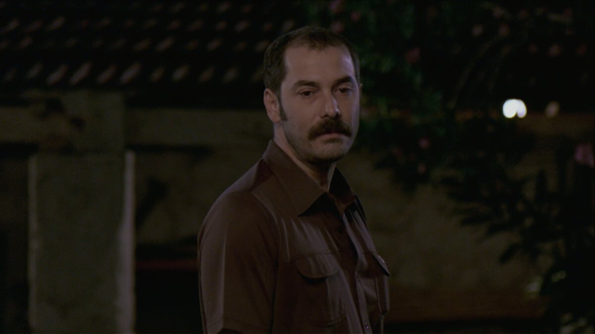 -Ona bir oda ver baba. Bir evi olsun. Ama zaman zaman da çıkıp gidebileceği bir evi.