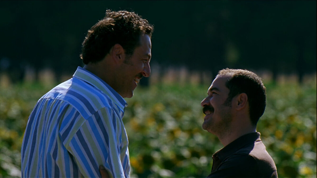 Sadık'ın saf ve iyi kalpli abisi Salim'i canladıran Yetkin Dikinciler...