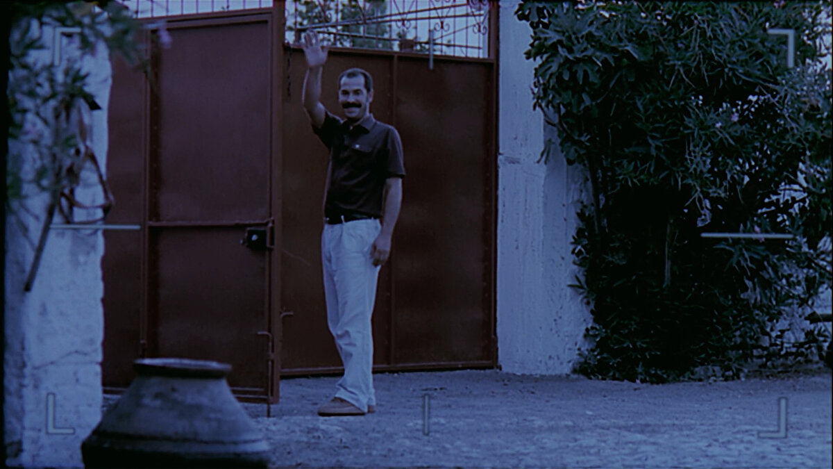 ve Sadık'ı oğluna son kez el sallarken görürüz.