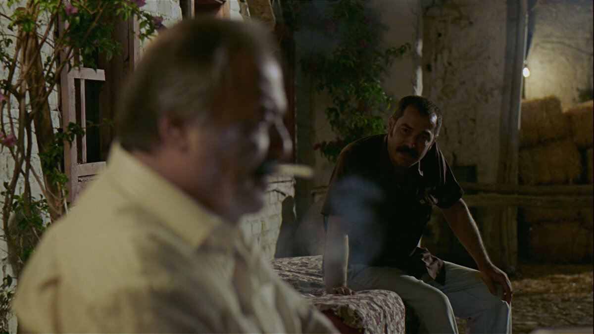 Nihayet büyük yüzleşme gerçekleştiğinde babası Sadık'ın oğlu için geldiğini öğrenir. 