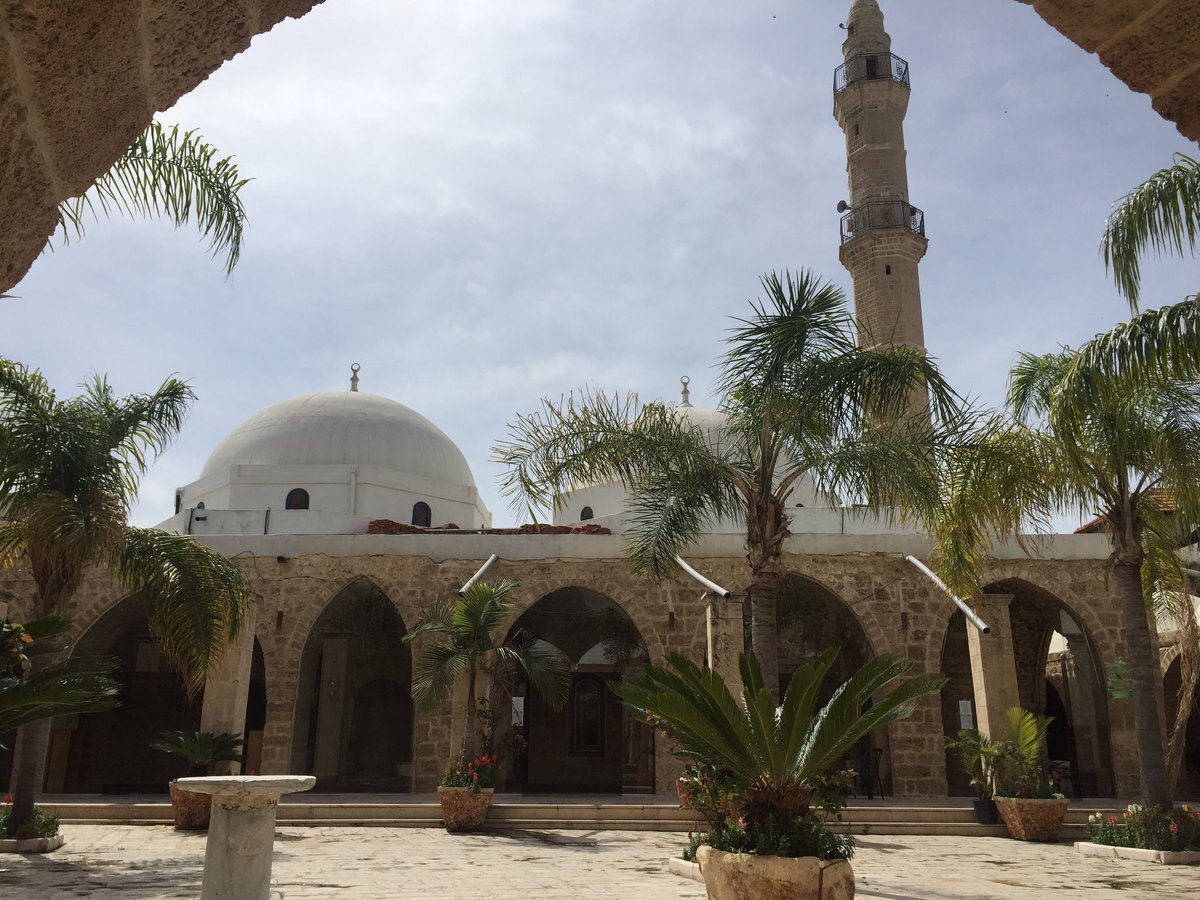 Yâfâ’da önemli imar faaliyetleri gerçekleştiren Vali Muhammed Ebû Nebbût tarafından II. Mahmud zamanında yaptırılan Mahmudiye Cami. (Yâfâ Ulu Cami)
