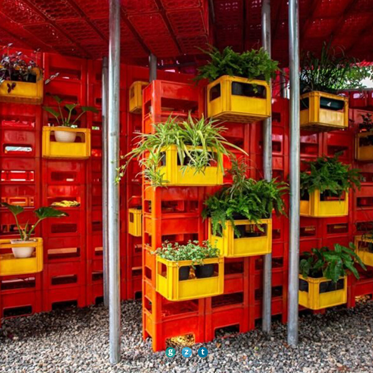Cami bütün özellikleriyle doğa içinde ve doğa dostu olmasıyla biliniyor.