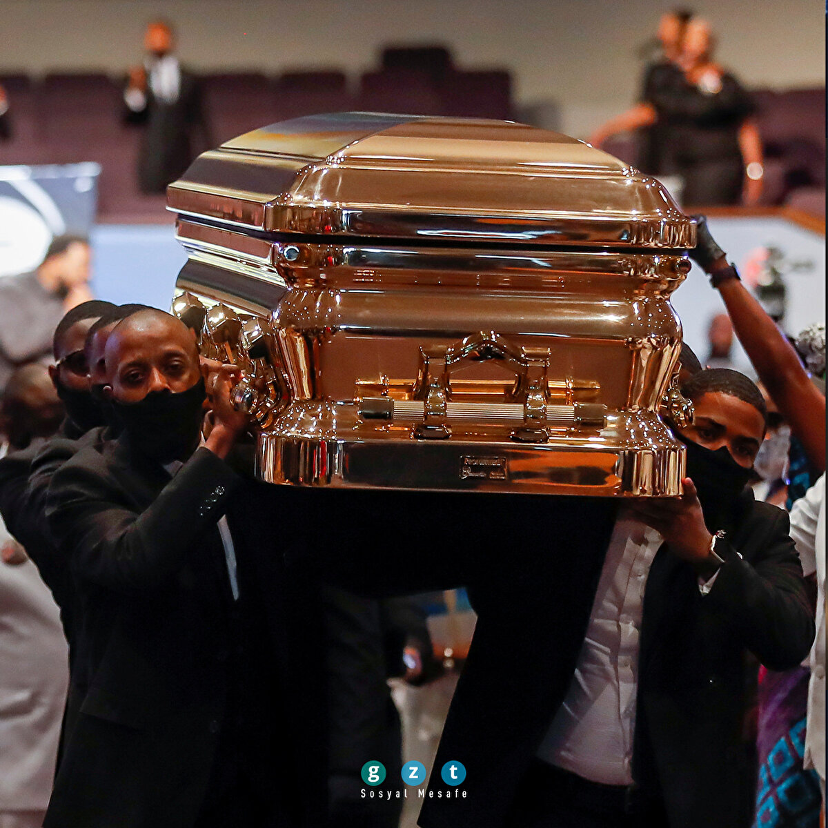 ABD'de polis şiddetiyle öldürülen George Floyd toprağa verildi