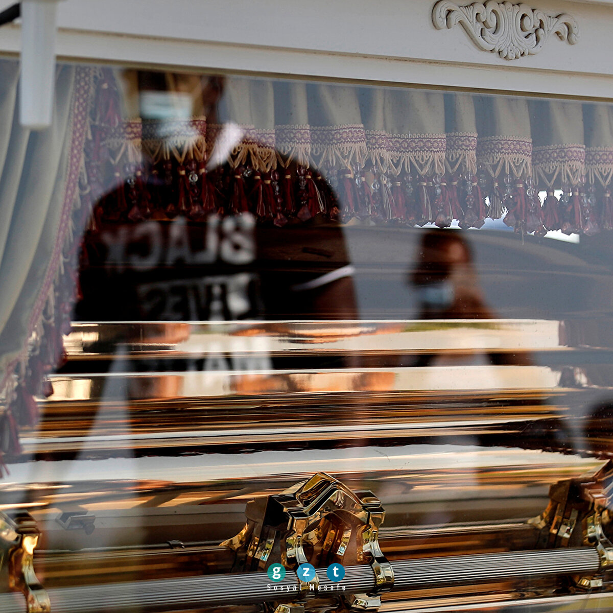 ABD'de polis şiddetiyle öldürülen George Floyd toprağa verildi