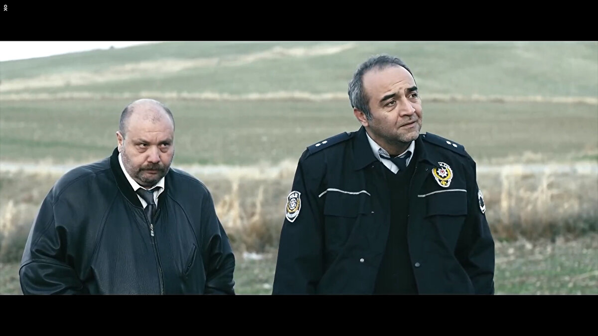 -Oğlum öldürdünüz böyle niye bağladınız peki lan? Ölüye de mi saygınız yok. Ne Allah'sız bi adamsın sen ya!