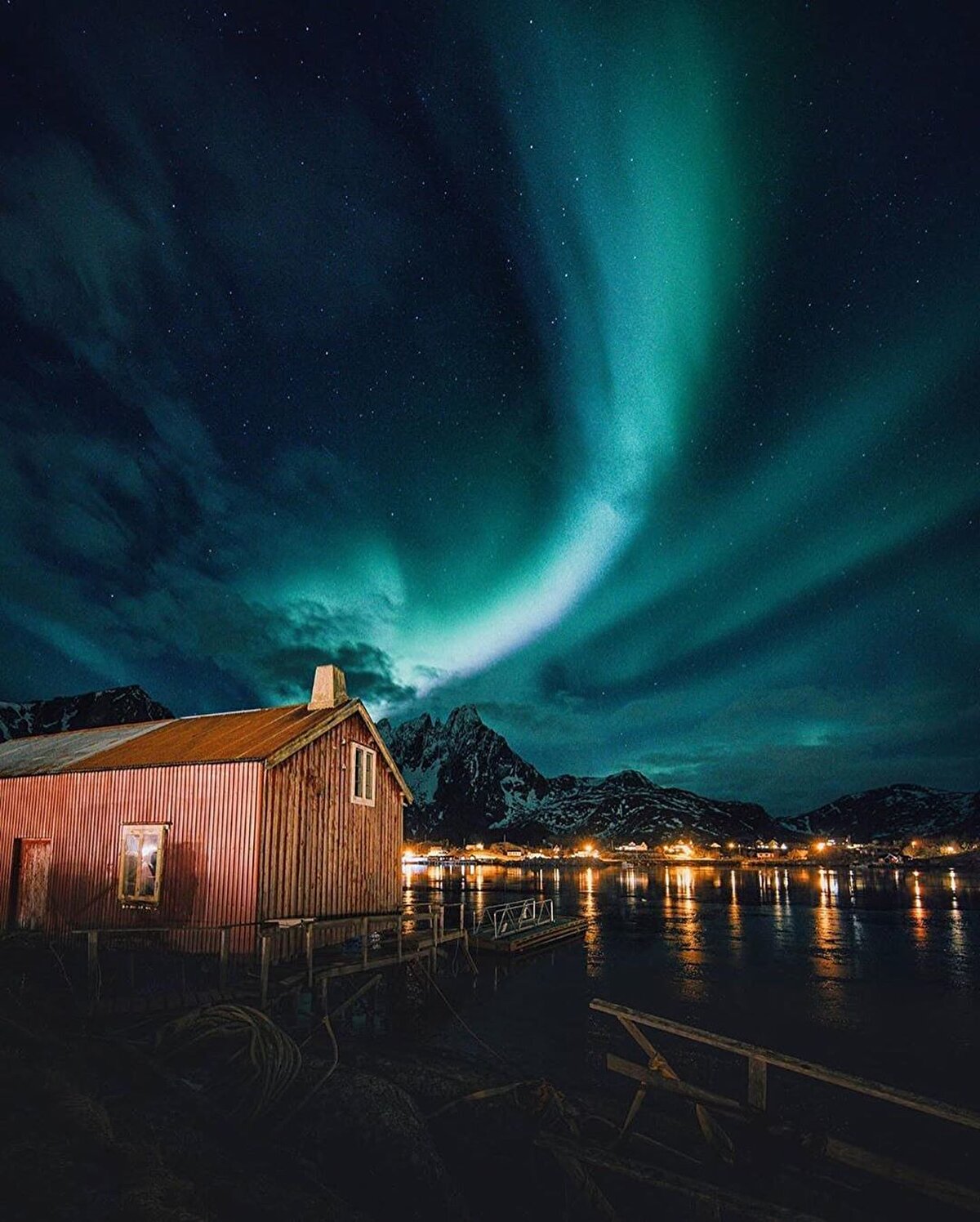 📍Masallarda anlatılan cennet tanımına uyan bir yer varsa, Norveç’in kuzeyinde yer alan Lofoten Adaları olmalı bu. 