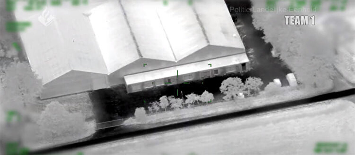 Tutuklanan kişilerin kullandıkları şifreli mesajlaşmalardan elde edilen veriler sayesinde şüphelilere ulaşıldığı belirtildi. Telefonlardaki mesajlar üzerinden potansiyel mağdurların da belirlendiği aktarıldı.