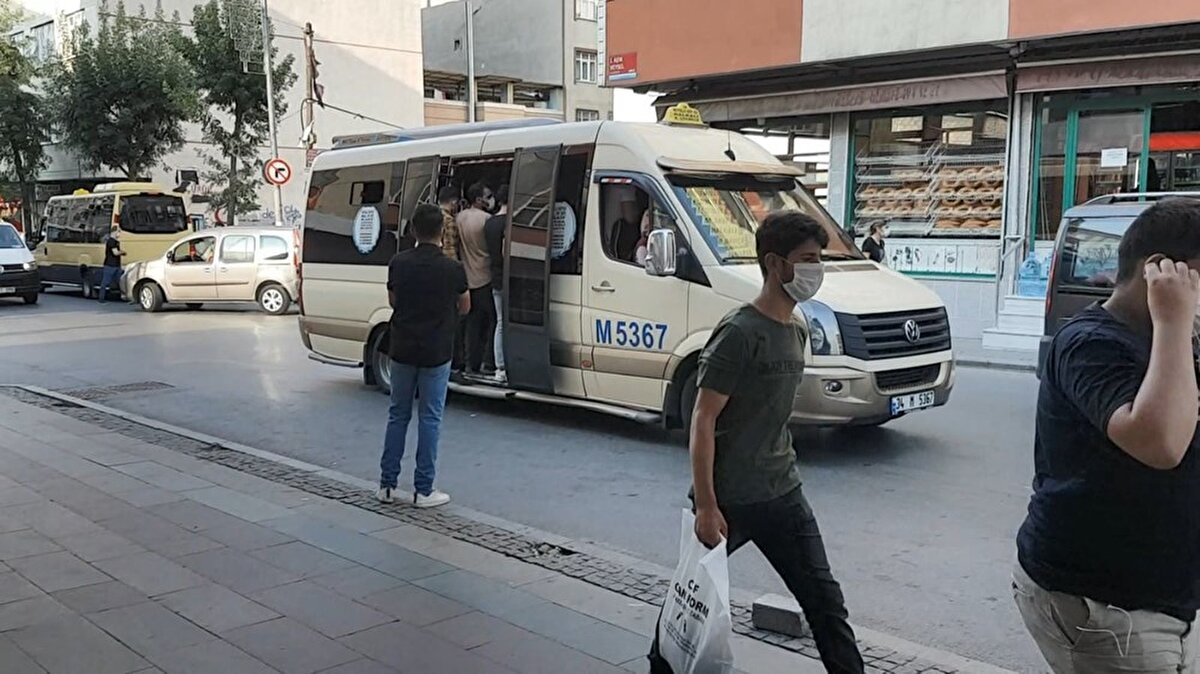 Minibüs sürücüleri 'Sosyal mesafe', 'kapasite azaltma' ve 'trafik kuralları' gibi her türlü ihlali yaparak yollarına devam etti. Denetimlerin sıklaştığı Küçükçekmece'de şoförler, cezadan kurtulmak için her yolu denerken, Esenyurt'ta drone'lu denetime yakalanan şoförler ise cezadan kurtulamadı.