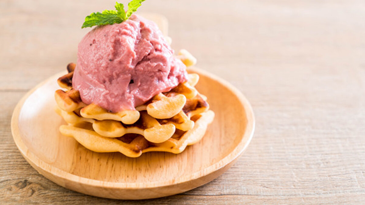 Çelik, çocukluktan yetişkinliğe her yaş grubunun en sevdiği tatlılardan olan dondurma hakkında doğru sanılan 5 yanlış bilgiyi anlattı, önemli öneriler ve uyarılarda bulundu.