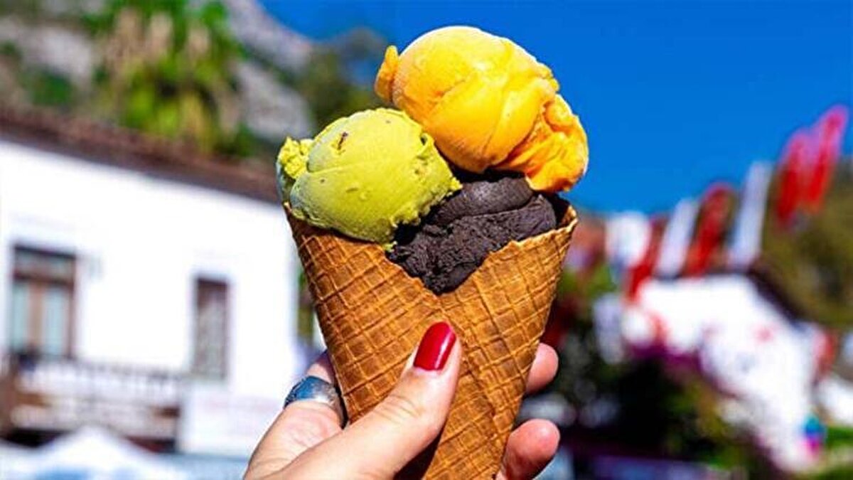 Önemli bir sağlık problemi olan diyabette beslenme tedavisinin ana hedefi, kan şekeri dengesizliklerinin önüne geçilmesi. Beslenme ve Diyet Uzmanı Ezgi Hazal Çelik, “İnsülin kan şekeri seviyelerini düzenleyen hormondur ve en önemli uyaranı, tüketilen besinlerin karbonhidrat içeriğidir” bilgisini vererek sözlerine şöyle devam ediyor: