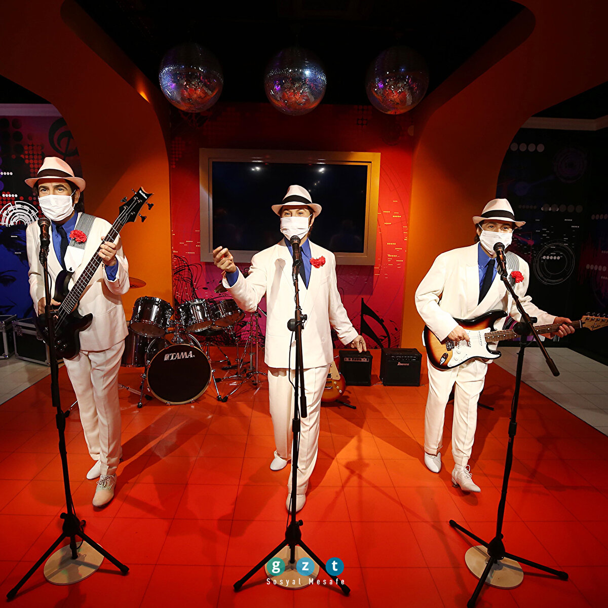 Üç sesli armoniyi Türkiye'de çok başarılı şekilde kullanan Mazhar Fuat Özkan ya da Eurovision sunucusunun tabiriyle, MFÖ