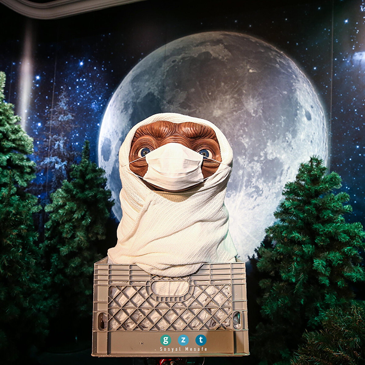 E.T. filminin aynı ismi taşıyan karakteri