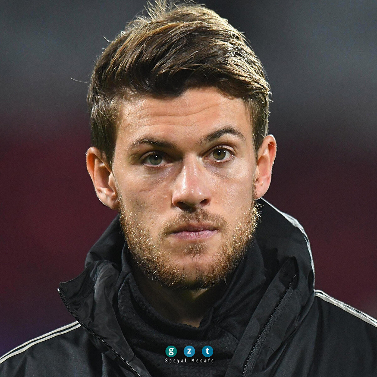 Juventus’un savunma oyuncusu Daniele Rugani 11 Mart’ta, Serie A’da testi pozitif çıkan ilk futbolcu oldu. Kulübü, Rugani’nin hiçbir belirti göstermediğini ifade etti