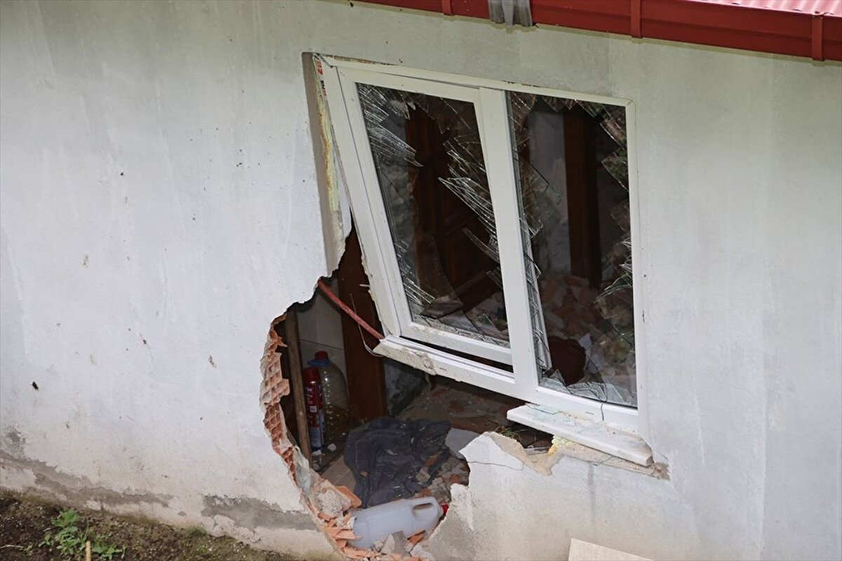 Olayı maddi hasarla atlattıkları için şükrettiklerini dile getiren Otur, çamaşır makinesi sayesinde kendilerine bir şey olmadığını ifade etti.