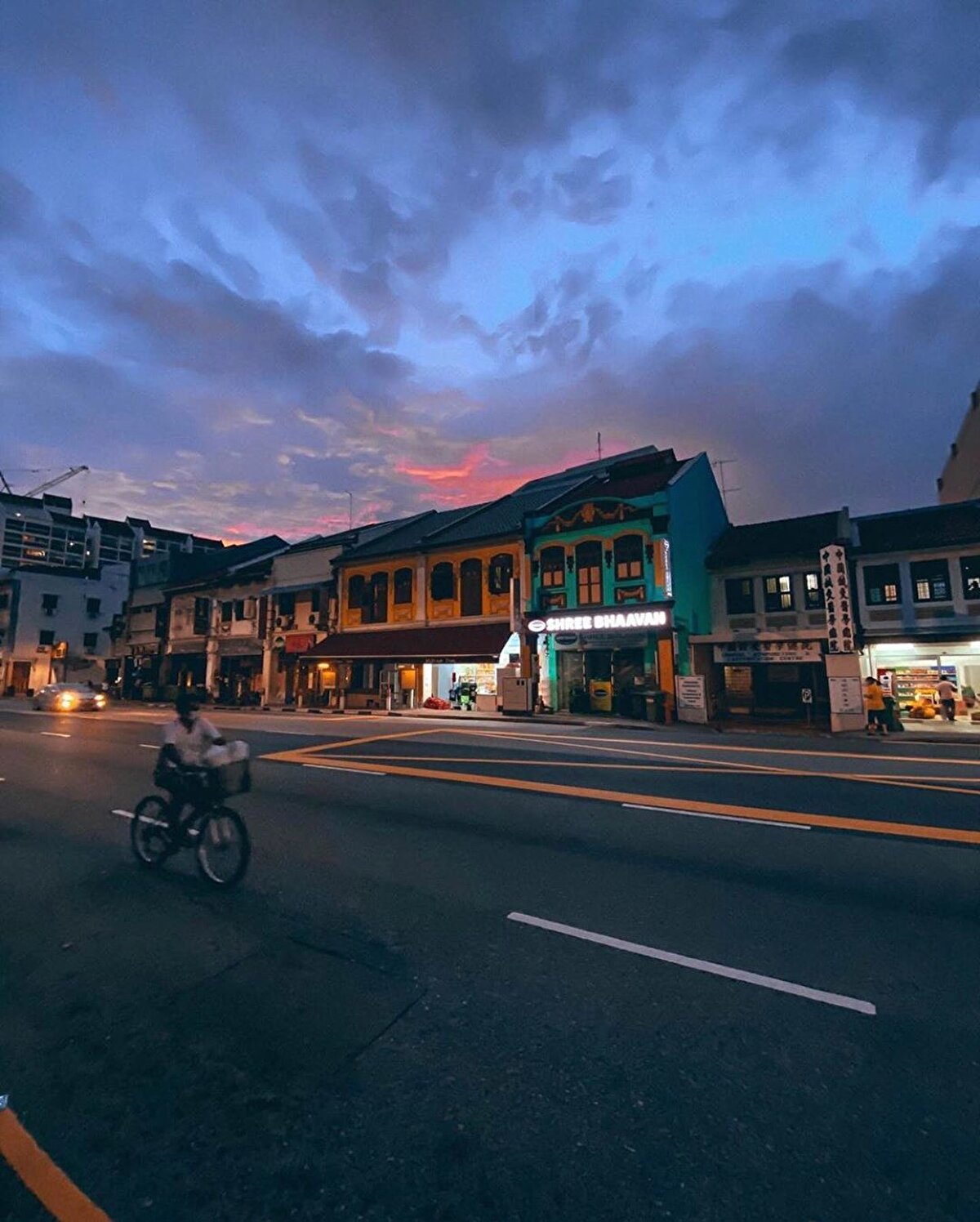 💭 “Yasaklar Ülkesi” Singapur’un yasakları dünyanın geri kalanınca akıl almaz olarak adlandırılabilir ancak bunların her biri üzerinde ince ince düşünülmüş, her birinde de “insan” odağa alınmış. ⠀