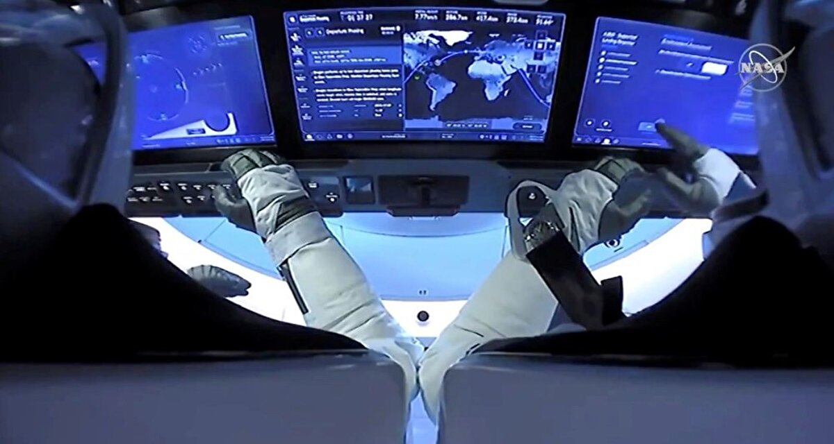 Astronotlar Hurley ve Behnken'i taşıyan Crew Dragon mekiği, 30 Mayıs'ta uzaya fırlatılmış ve 31 Mayıs'ta ISS'e ulaşmıştı. Bu, NASA'nın Space Shuttle programını 2011'de sonlandırmasından bu yana ABD'den yapılan ilk insanlı uzay seferi olmuştu.