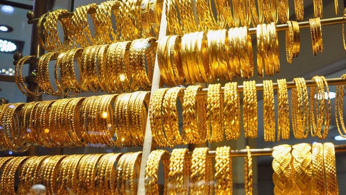 Fakat fiyat düzeltesi oluşana kadar altın ya da değerli metal alınmasını tavsiye etmiyorum ifadelerini kullandı.