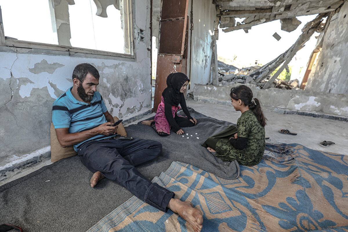 Zennub, "Benim gelirim yok, ihtiyacım çok. Kampta zor şartları göze alarak oturuyordum, yaşayamadım.'' dedi.