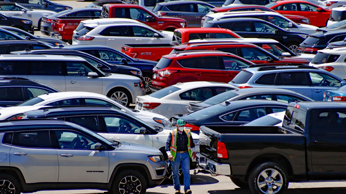 İkinci el araç satışı yapacak olan işletmelerin yeni mevzuata göre bundan sonraki dönemde, otomobil satış tarihinden en az 3 gün önce ekspertiz raporu almaları zorunlu hale geliyor.