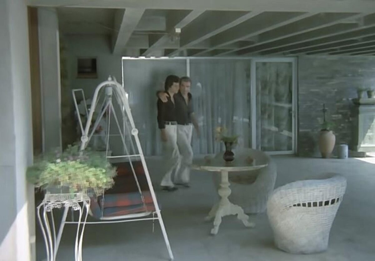 Kartal Tibet’in yönettiği, Kemal Sunal ve Dinçer Çekmez’in oynadığı Şark Bülbülü'nde ‘Fethi’nin evi olan yalı, Orhan Aksoy’un yönettiği Aile Şerefi'nde ise oğlu Oktay için her şeyi yapabilecek zengin baba Hasan’ın evi olarak kullanıldı.