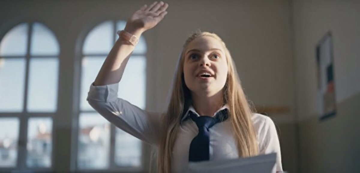 Öte yandan aynı zamanda Yeni Hayat dizisinde de rol alan Aşk 102 oyuncularından İpek Filiz Yazıcı'nın da test sonucu pozitif çıktı.