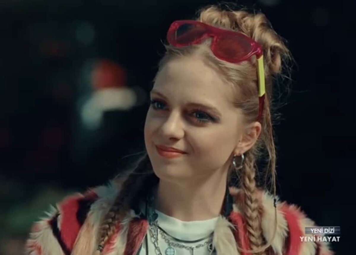 Yaşanan bu gelişme üzerine Yeni Hayat dizisinin de setine ara verildi. Tüm oyunculara test yapılacak.