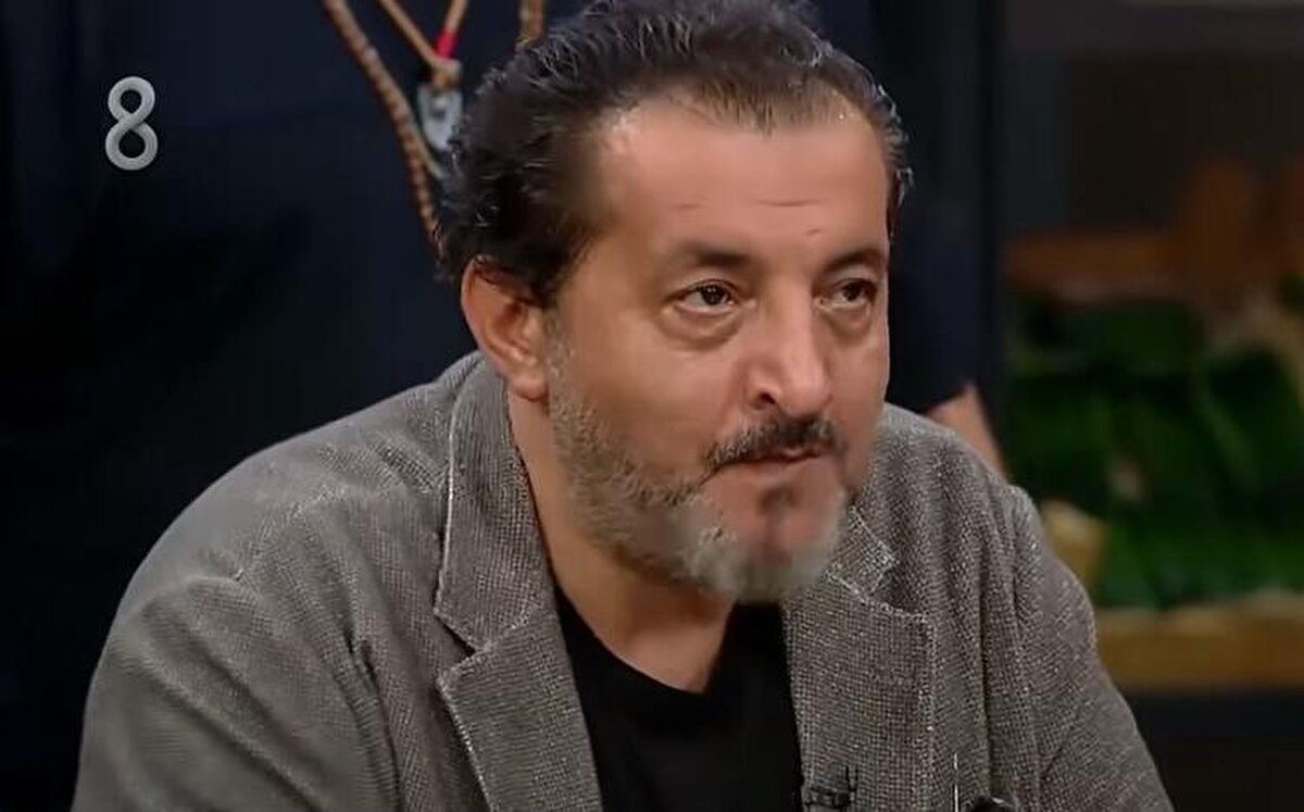 Bazı sosyal medya kullanıcıları ise 'mutfak kuralları böyledir, nasıl o yemeği müşteriye sunamıyorsanız şeflere de vermeyeceksiniz' sözleriyle Mehmet şefi haklı buldu. 