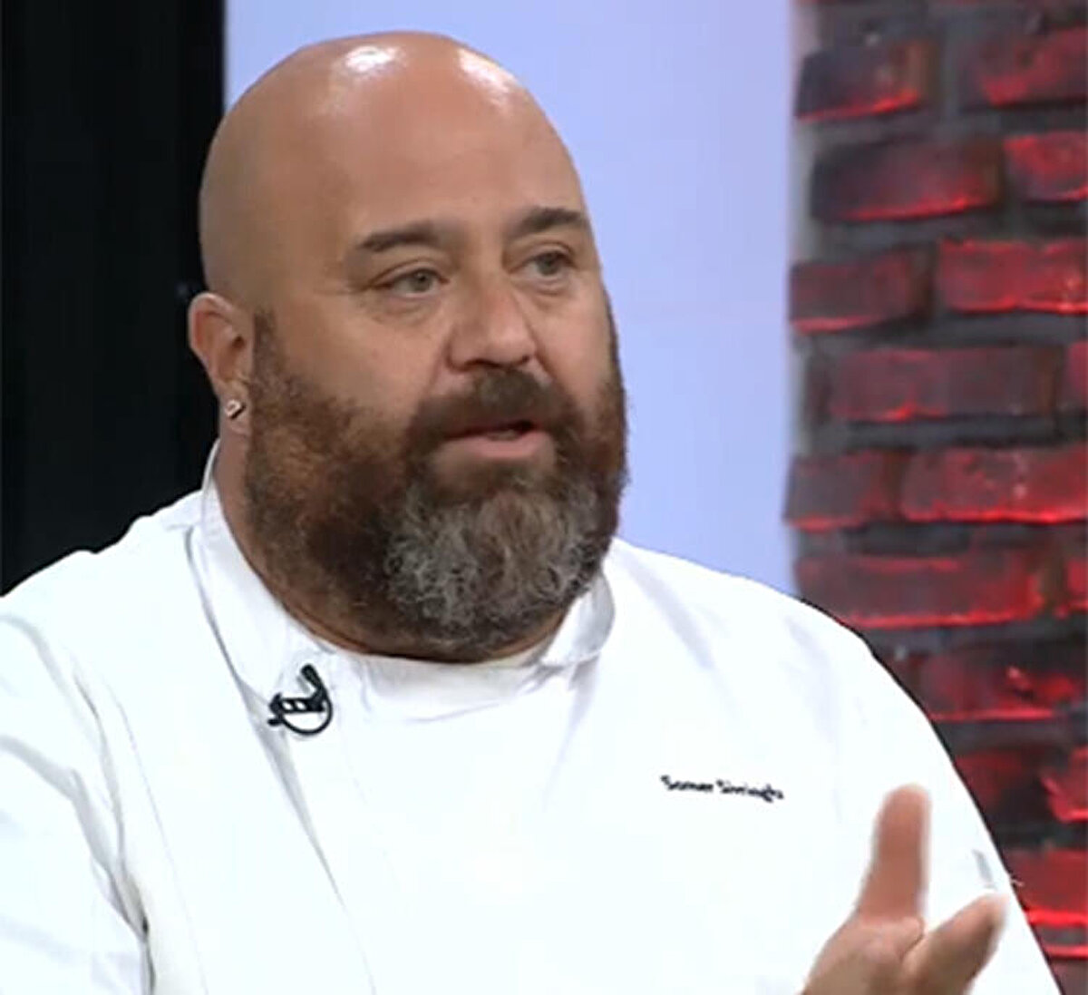 İlk eğitimi veren Sivrioğlu, yarışmacılara kadayıflı karides ve muhammara yapmayı öğretti.
