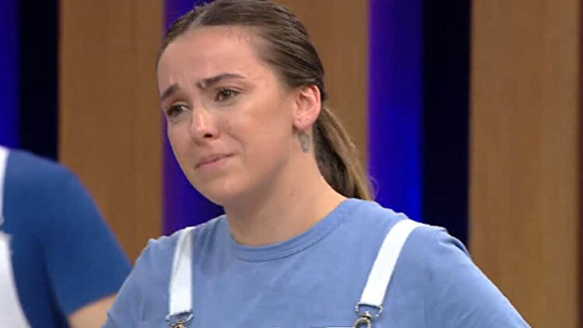 Alerjisinden dolayı zor anlar yaşayan Tanya, "Muhammaranın içinde kurutulmuş karides olduğunu unuttum ve tadına baktım. Tadına baktıktan sonra zaten bittim. Alerjim kendisini göstermeye başladı ve kötü oldum" dedi.
