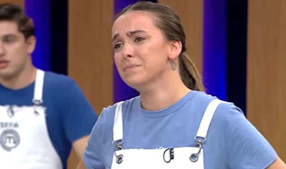 Ancak oyuna başlanacağı sırada kendisini yeniden kötü hisseden Tanya, gözyaşları içinde yarışmadan ayrılmak zorunda kaldı.
