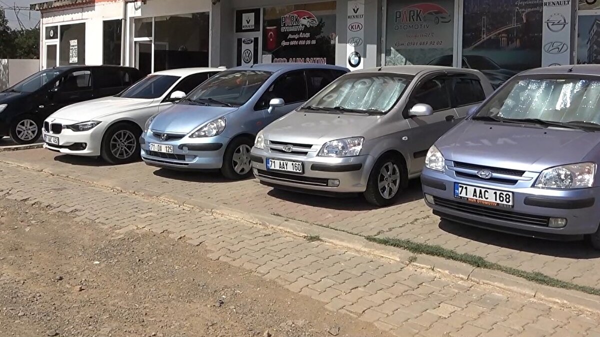 Uzun süredir yükselişte olan ikinci el araç fiyatları da ÖTV düzenlemesi ile yeniden yükselişe geçti. Bayilerde 400 bin liralık sıfır otomobilin liste fiyatı ise 500 bin liraya kadar arttığı belirtildi. 