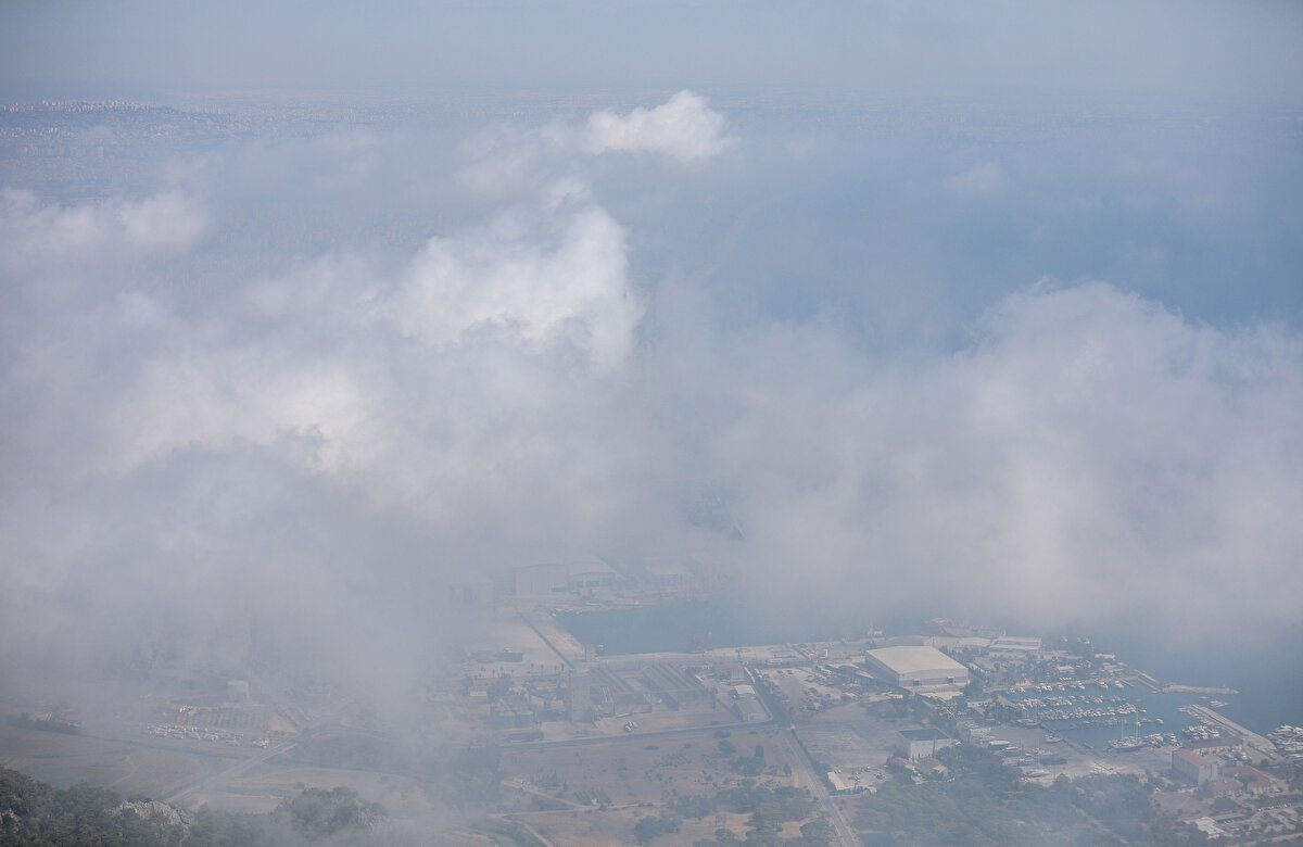 Kenti kuşbakışı gören Tünektepe'den çekilen fotoğraflar, nem bulutlarının yoğunluğunu gözler önüne serdi. 